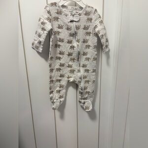 ⭐️5/$30 Aden + Anais Muslim Material Pyjama
